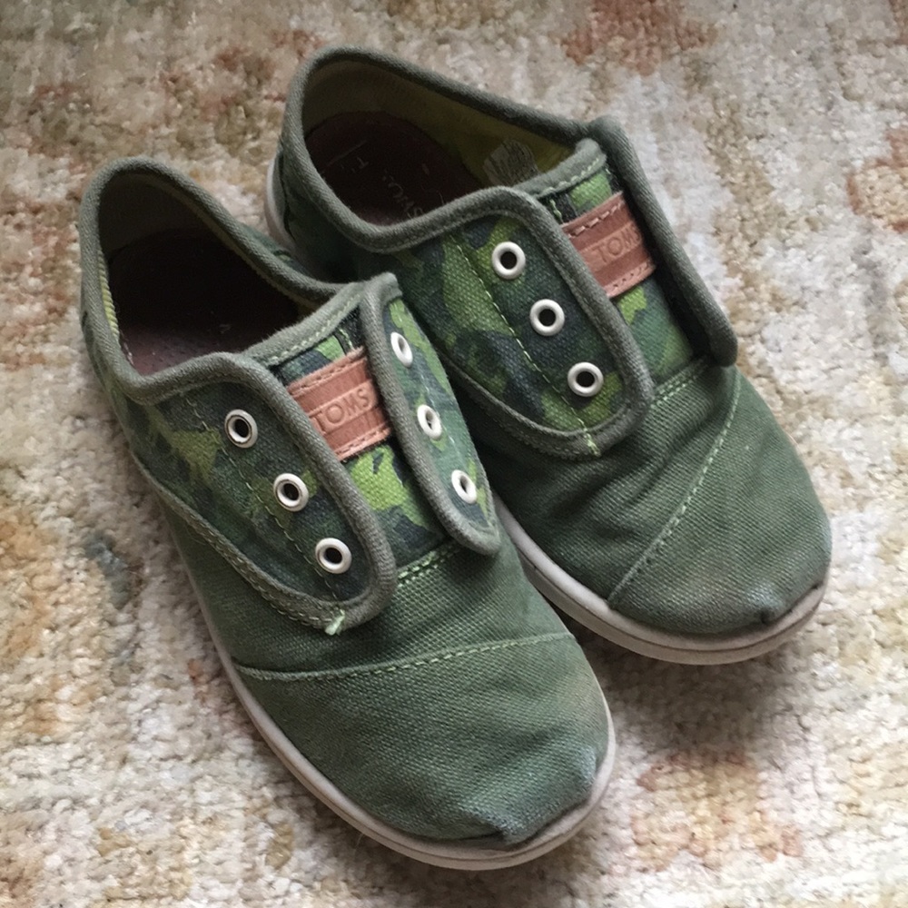TOMS Tiny Animal-Camo-Print Cordones Shoe